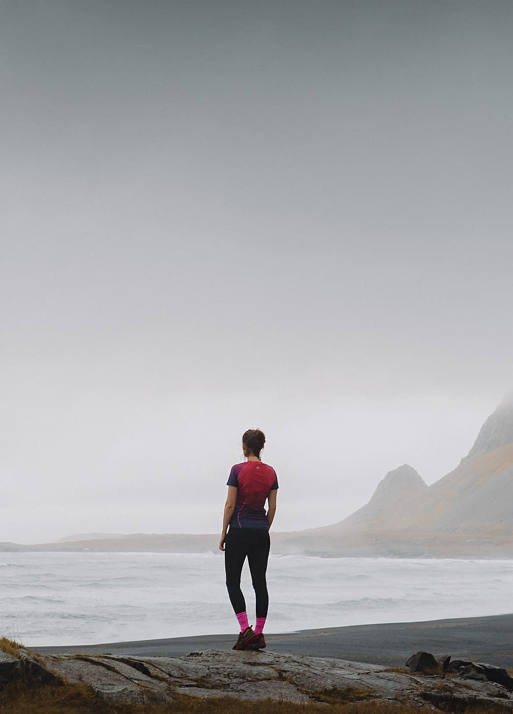 Femme devant la mer en outdoor